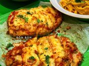 Hình ảnh của ức gà phô mai mozzarella