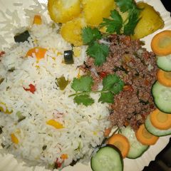 A picture of Minced meat and vegetable rice.