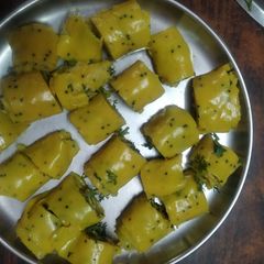 A picture of Khandvi.