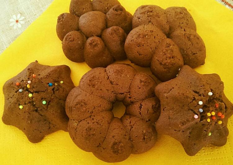 Chocolate bisquits with cookie press machine