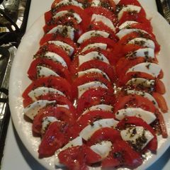 A picture of Fresh Tomatoes and Mottzarella.