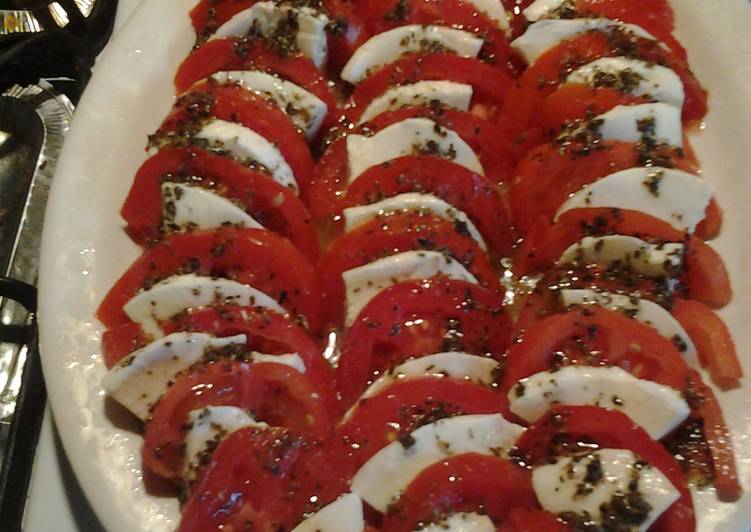 Recipe of Favorite Fresh Tomatoes and Mottzarella