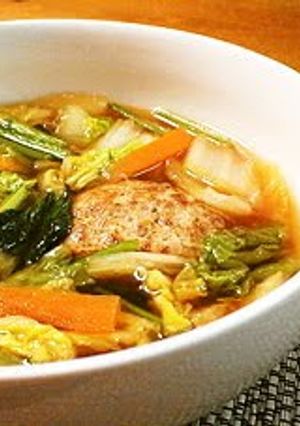 A picture of Chinese Cabbage and Meatball Soup.