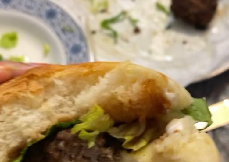 همبرغر لذيذ 😋