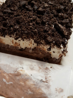 A picture of Frozen Oreo Pudding Cheesecake.