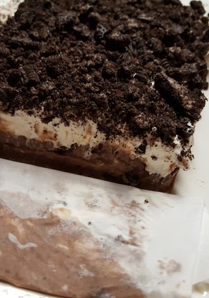 A picture of Frozen Oreo Pudding Cheesecake.