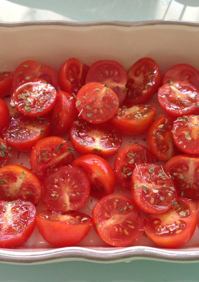 Una foto de Tomatitos cherry con orégano