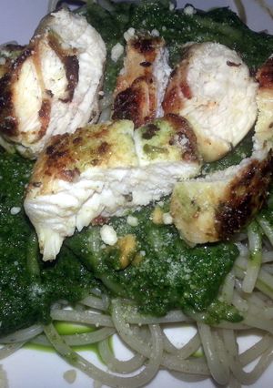 A picture of Spaghetti al Pesto with Chicken.
