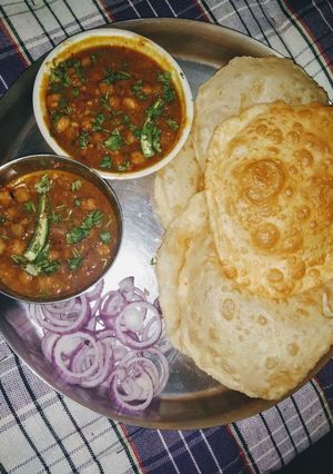 छोले भटूरे (chole bhature recipe in Hindi) रेसिपी मुख्य फोटो