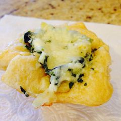A picture of Spinach Artichoke Dip Bites.