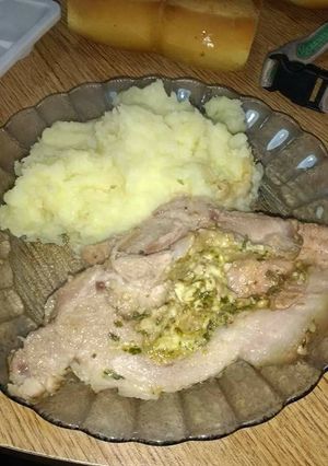 Una foto de Bondiola rellena con Puré