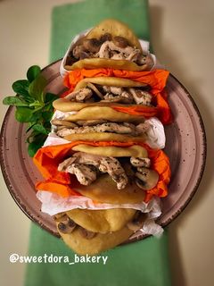 Foto di Bao, pane cinese con pollo e funghi trifolati