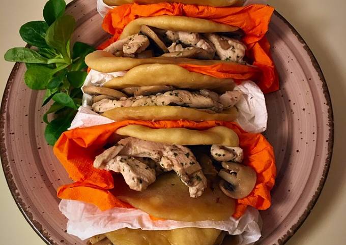 Bao, pane cinese con pollo e funghi trifolati