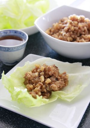 A picture of Minced Pork Lettuce Bowls.