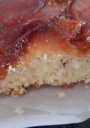 Una foto de Torta de manzana invertida