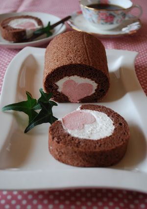 A picture of Secret Heart Roll Cake.