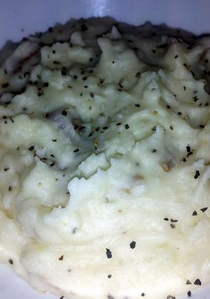 A picture of Creamy mashed taters.