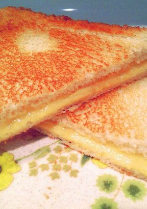 A picture of Complicated grill cheese sandwich.