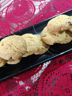 A picture of Berries and walnut cookies.