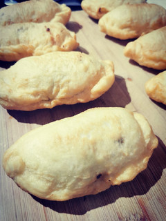 Una foto de Empanadas con masa de pizza de carne