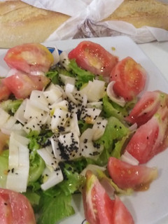 Una foto de Ensalada de endivias y tomate