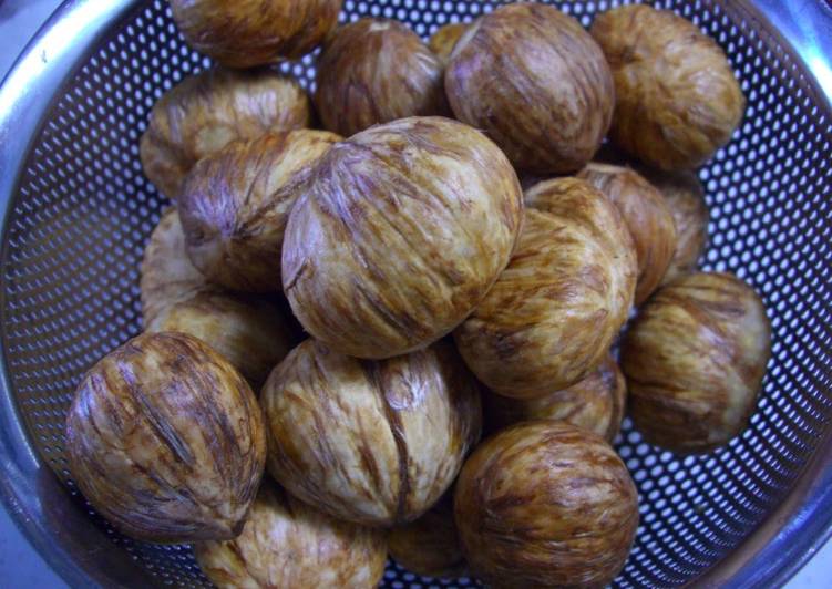 Simple Way to Make Homemade How to Peel the Outer Skin of Chestnuts (My Mother&#39;s Version)