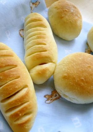 A picture of Making Sausage Bread.