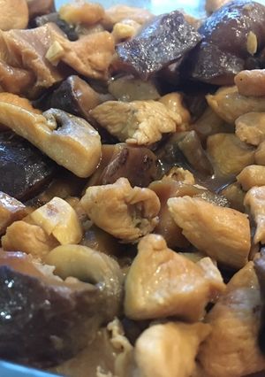 A picture of Easy savory chicken mushroom best for noodle topping.