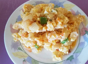 Una foto de Papas con huevo / Desayuno