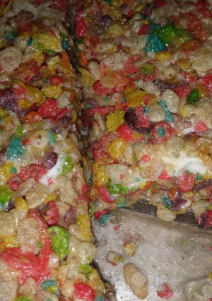 A picture of Fruity rainbow krispie treats.