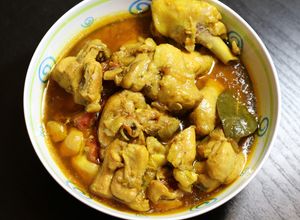 Hình của món Cà ri gà Ấn (chicken curry).