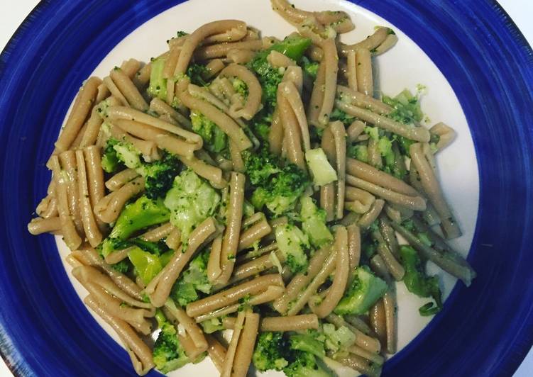 Casereccie integrali con broccoli e mandorle