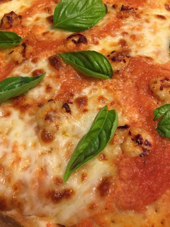 Una foto de Pizza de gambas