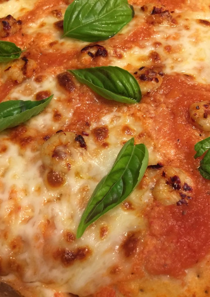 Una foto de Pizza de gambas