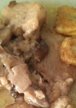 Foto principal de Secreto guisado con plátano frito