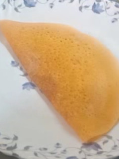 கேரட் & தக்காளி தோசை (Carrot & thakkaali dosai recipe in tamil) செய்முறை முக்கிய புகைப்படம்