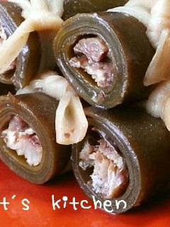 A picture of Kombu Maki Rolls.