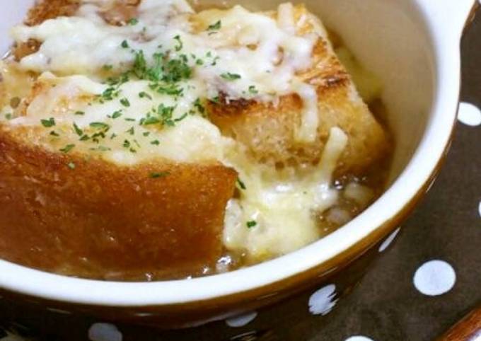 Unique Onion Gratin Soup Made with Sandwich Bread