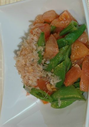 A picture of Snap Peas and Tomatoes with Yuzu Pepper.