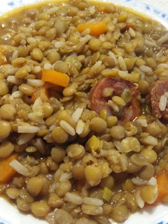 Una foto de Lentejas con arroz y chorizo