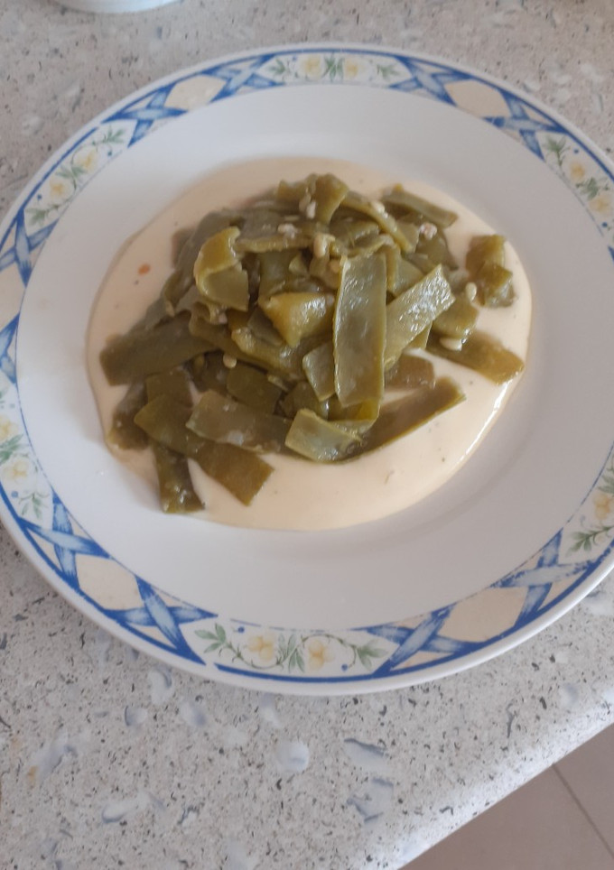 Una foto de Vainas con base de puré de patatas