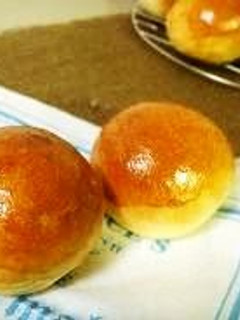 A picture of Round Bread Rolls.