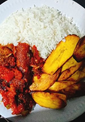 A picture of Fried pomo pepper sauce n white rice.