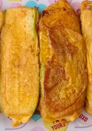 Una foto de Calabacitas lampreadas rellenas de queso 🧀