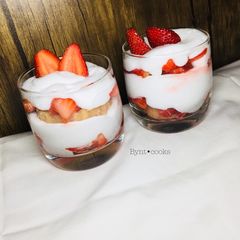 A picture of Strawberry pudding.