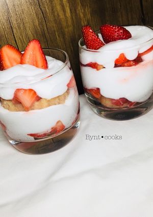 A picture of Strawberry pudding.