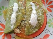 Una foto de salsa verde para enchiladas