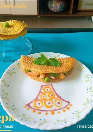 A picture of Oats, Besan Chilla.