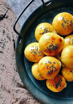 Hình của món Bánh Bí Đỏ Phô Mai Nướng / Cheesy Pumpkin Mini Buns.