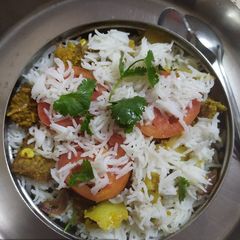 A picture of Jodhpur kabuli (layered rice recipe).